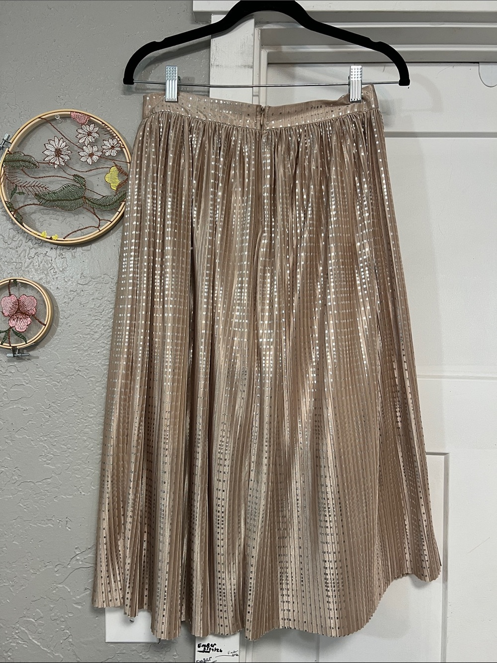SABINA MUSAYEV CASSIA SHIMMER BLUSH SILVER PLEATED MIDI SKIRT WOMENS SIZE 6